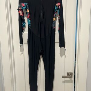 NWT Sbart Women’s Large Zip up full length rashguard swimsuit